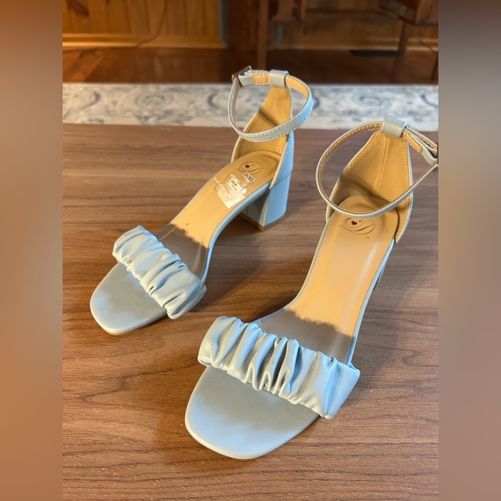 Light blue chunky ruched heels, sandals, size 5-1/2, cute, new without box